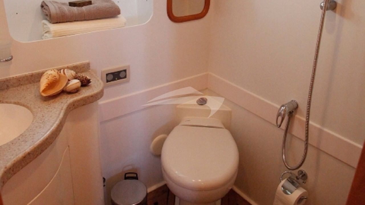 Double Cabin Bathroom
