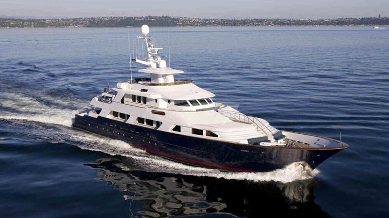 Yacht Charter L'ALBATROS
