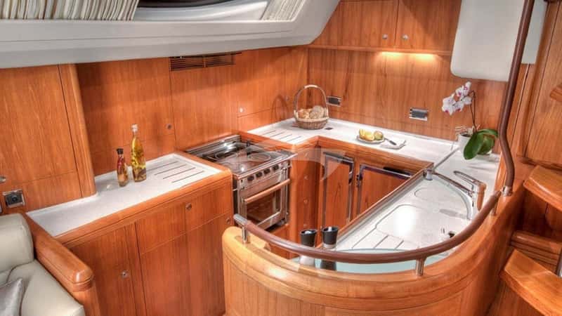 MUSTIQUE 20m sailing yacht charter, photo 10