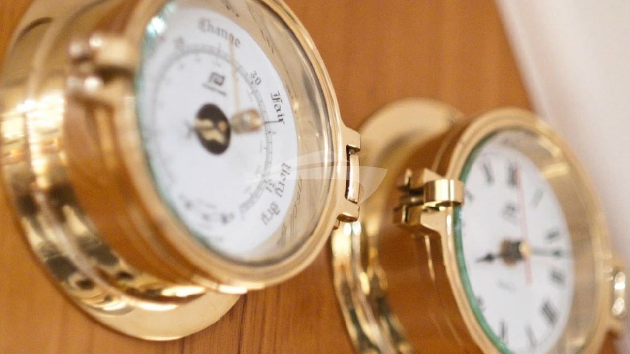 Barometer Detail