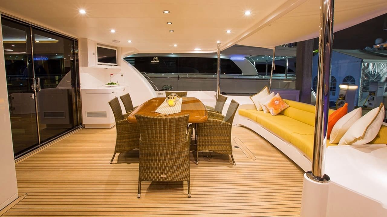 Aft dining and lounging deck