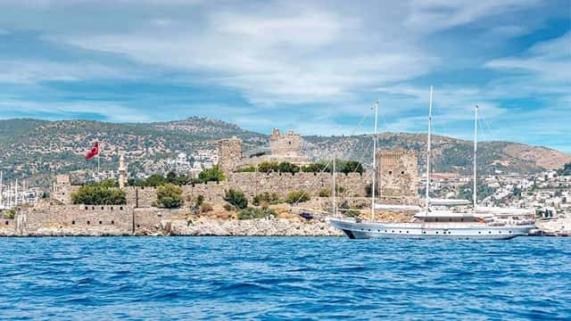 BELLA MARE yacht charter photo 5