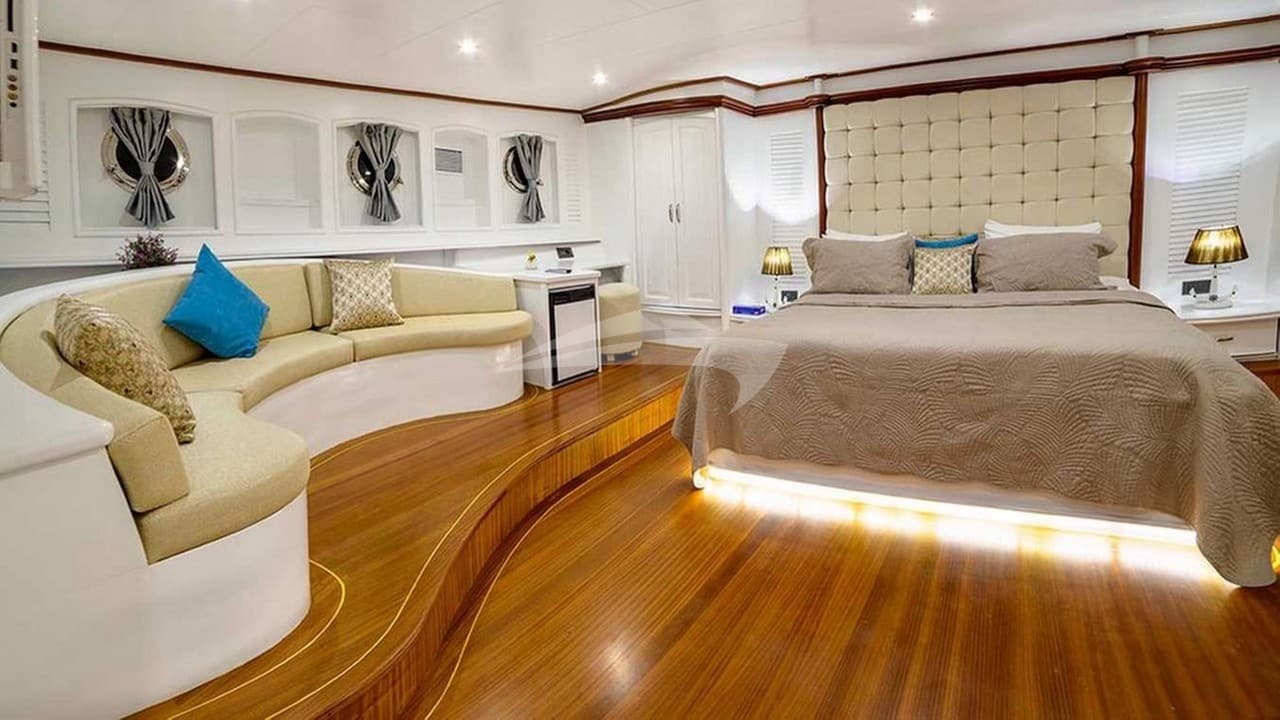 BELLA MARE, photo from the yacht portfolio 14