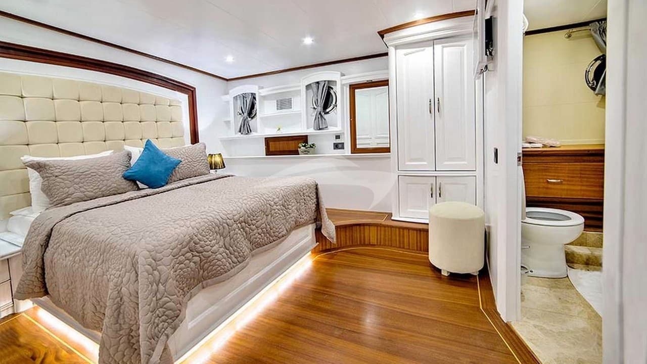 BELLA MARE, photo from the yacht portfolio 13