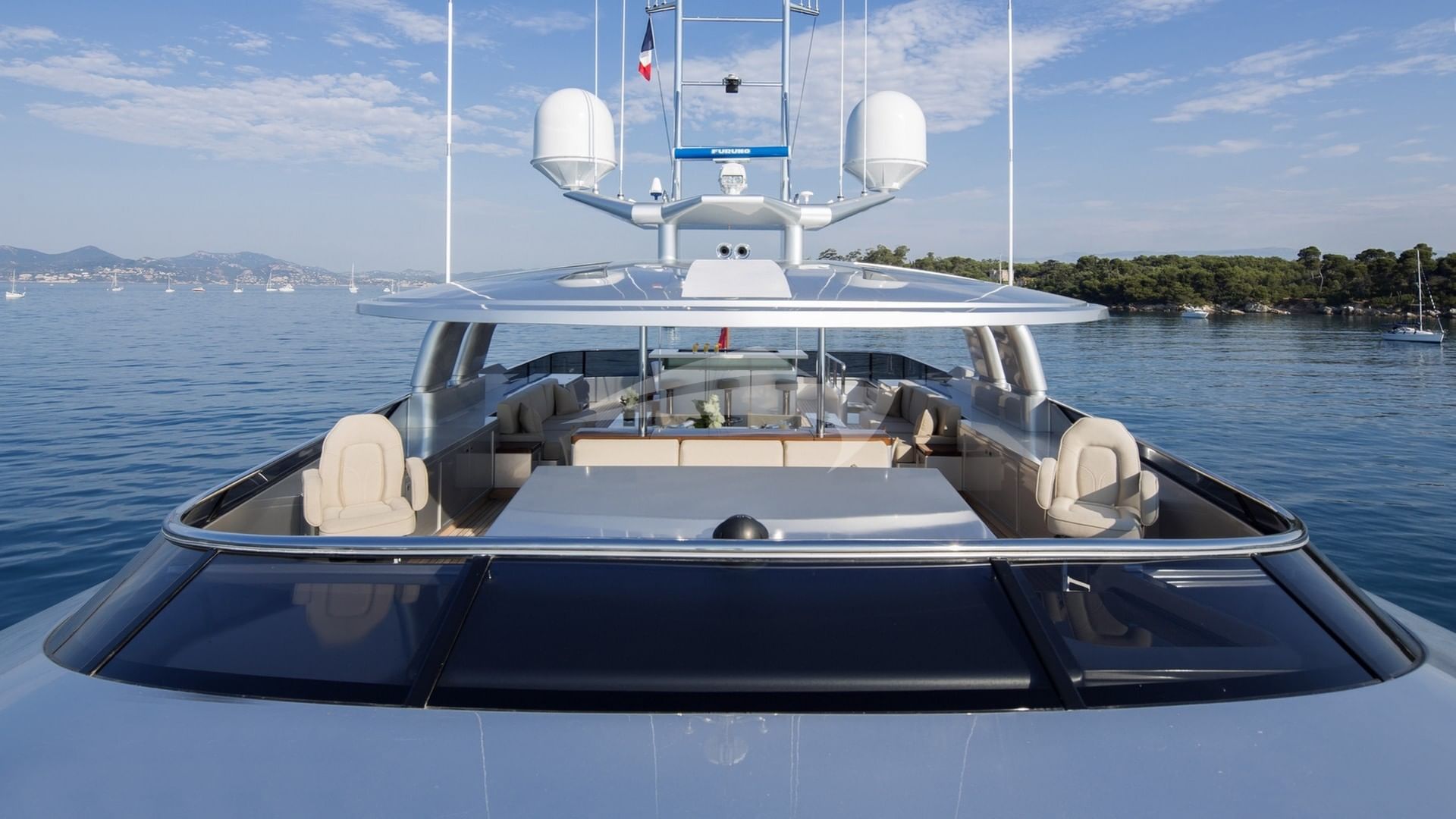 View of Flybridge from Bow