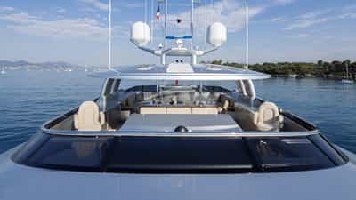 View of Flybridge from Bow