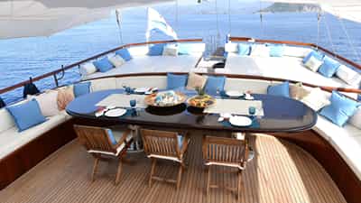 Alfresco dining