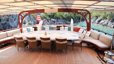 Alfresco dining