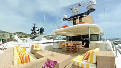 Upper deck exterior