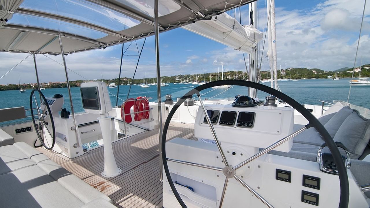 The flybridge and helm stations