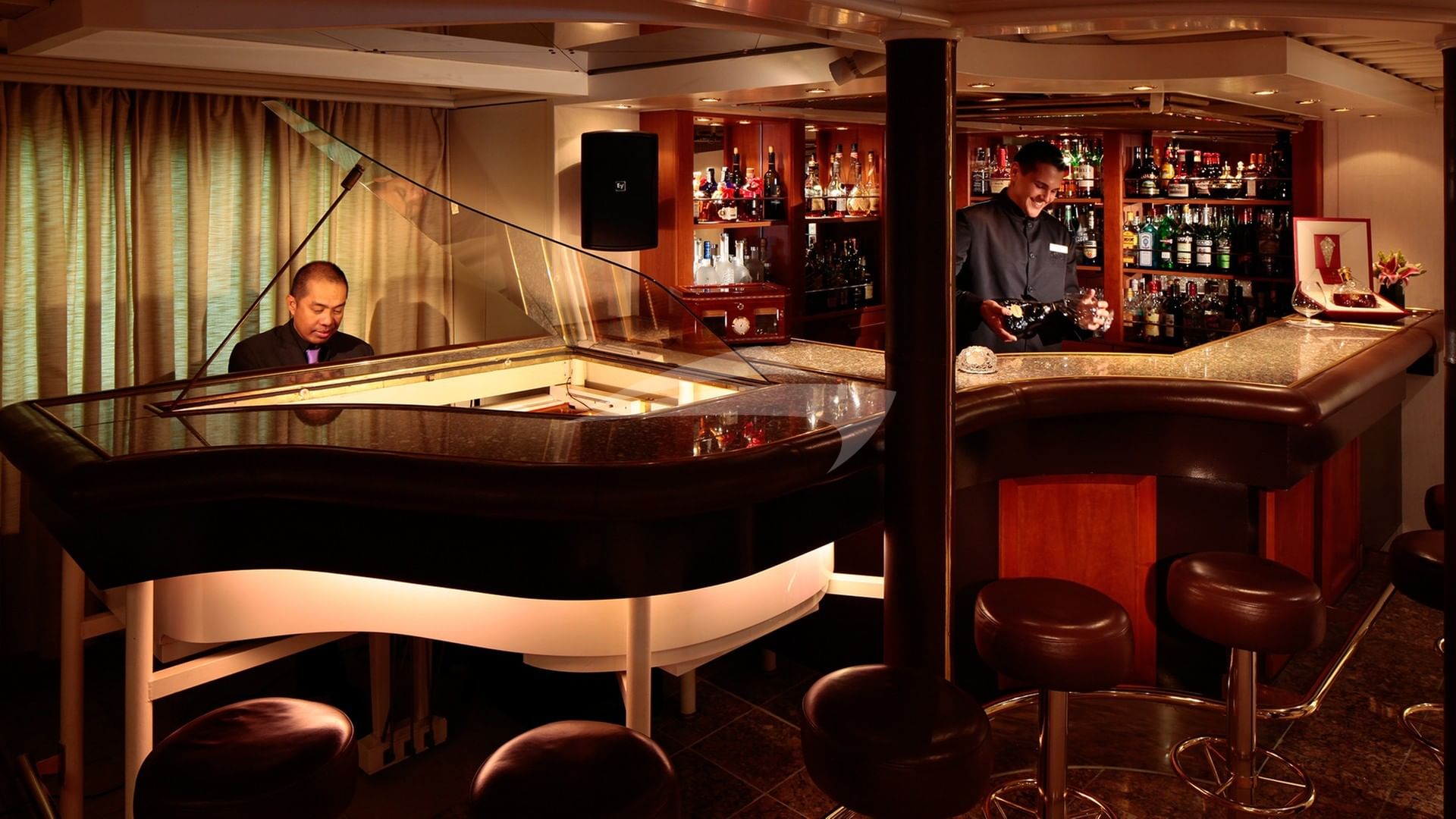 SeaDream Piano Bar