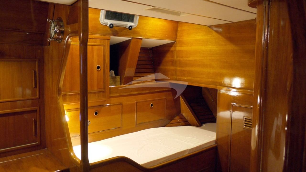 SY Margaux master cabin stb