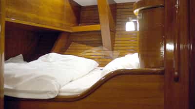 SY Margaux master cabin bb