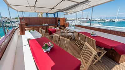 Deck dining area