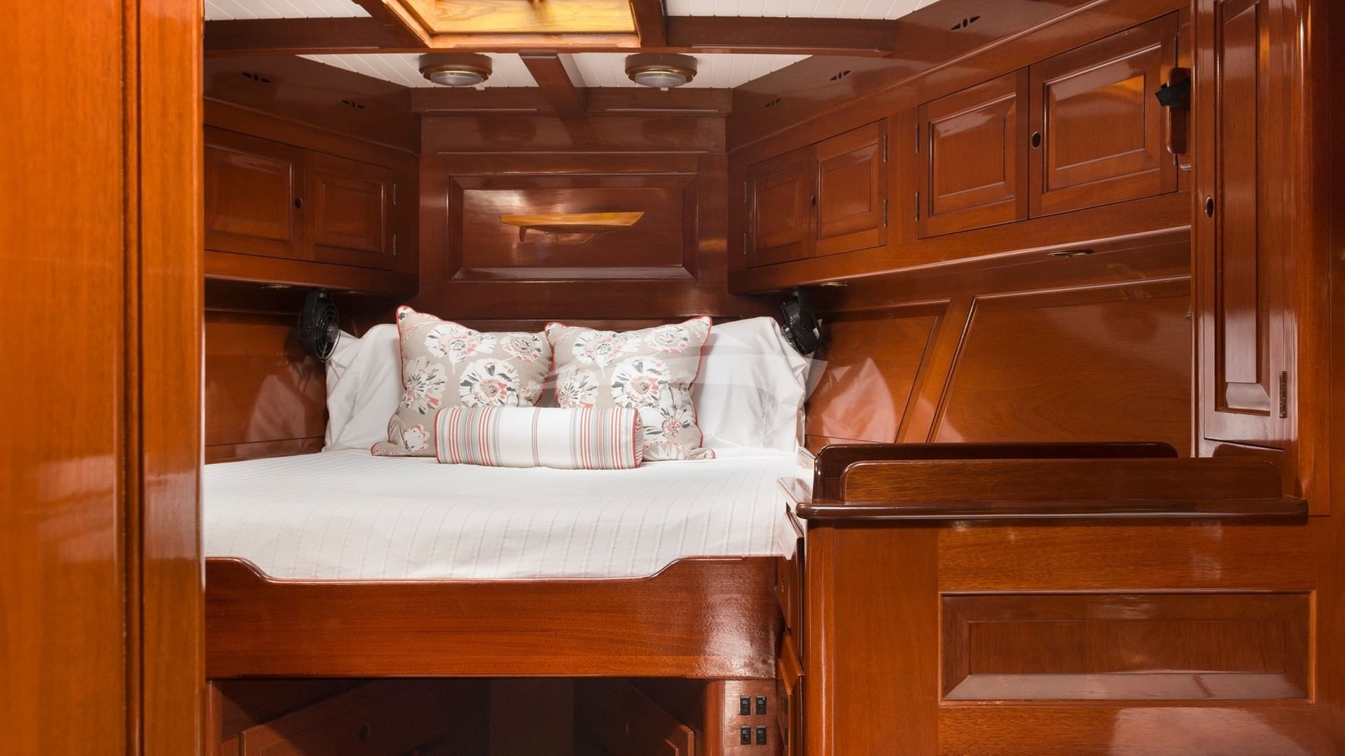 V berth Queen Master Suite