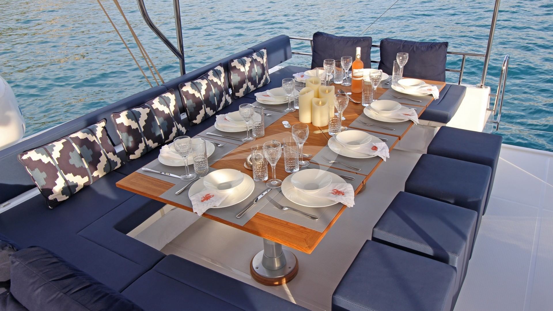 Flybridge Daytime Dining