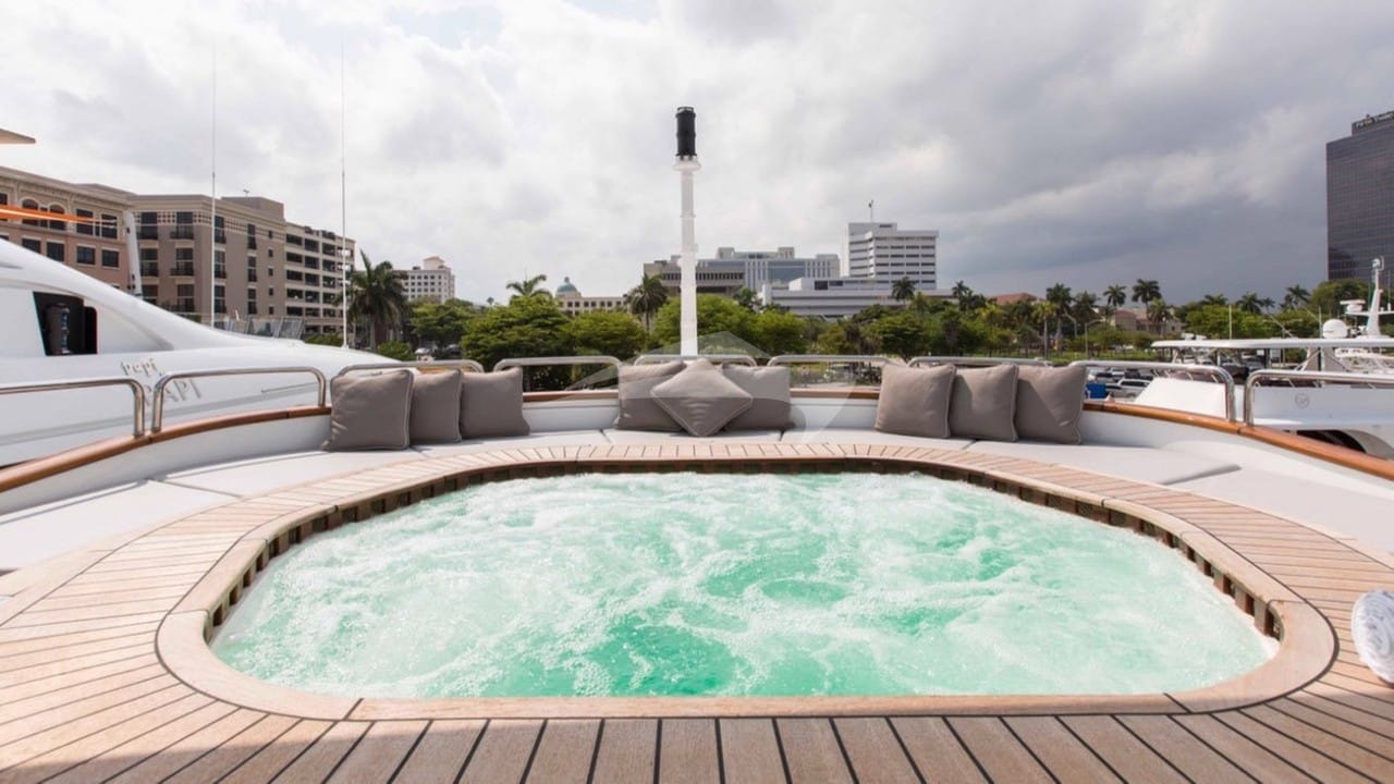 Sundeck Jacuzzi