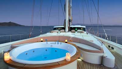 Deck Jacuzzi