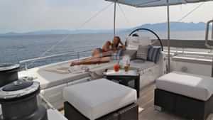 Ample sunbathing space on Flybridge