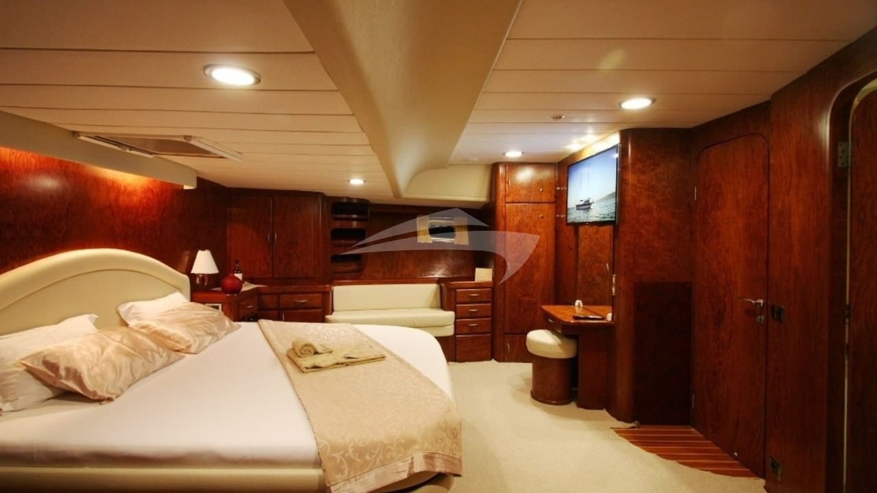 Forward Master Cabin