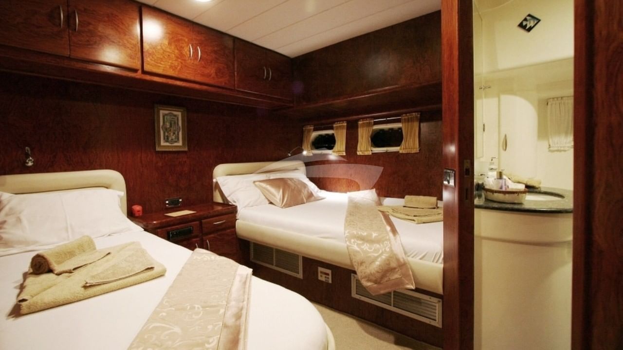 Port Triple Cabin