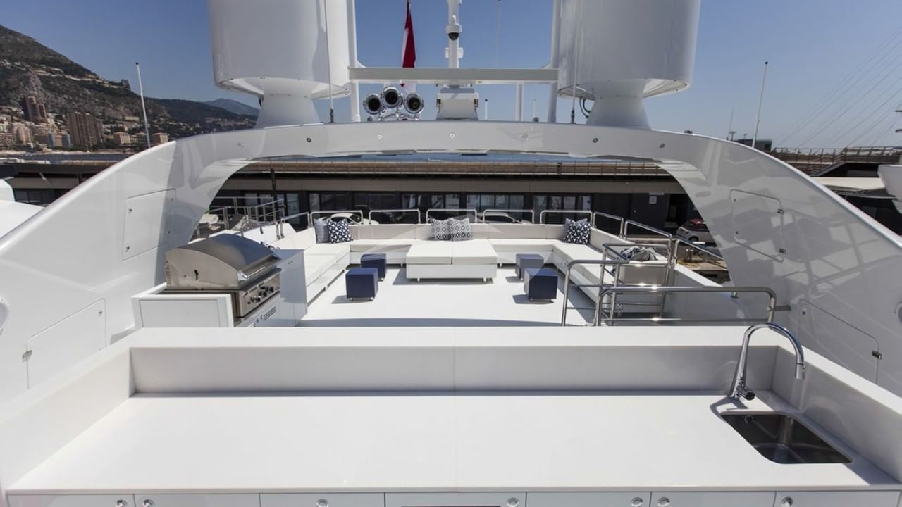 Flybridge aft