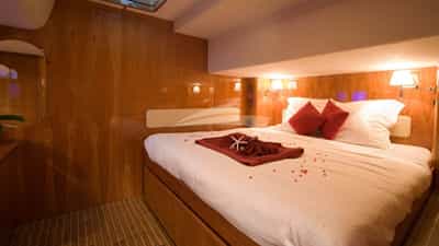 Aft guest king suite
