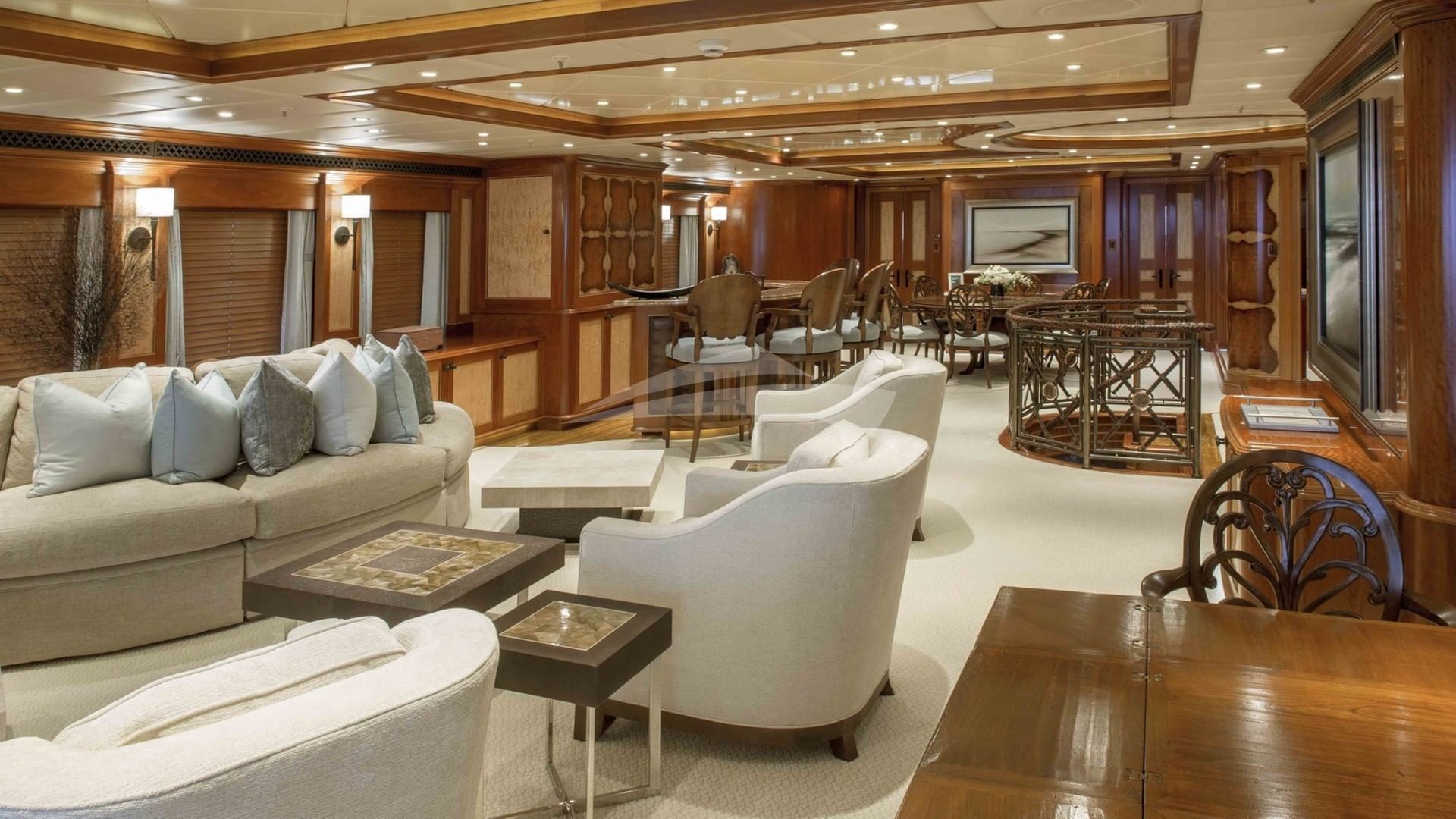 Sky Lounge &amp; Bar