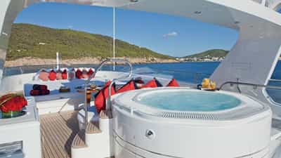 Jacuzzi & Sundeck