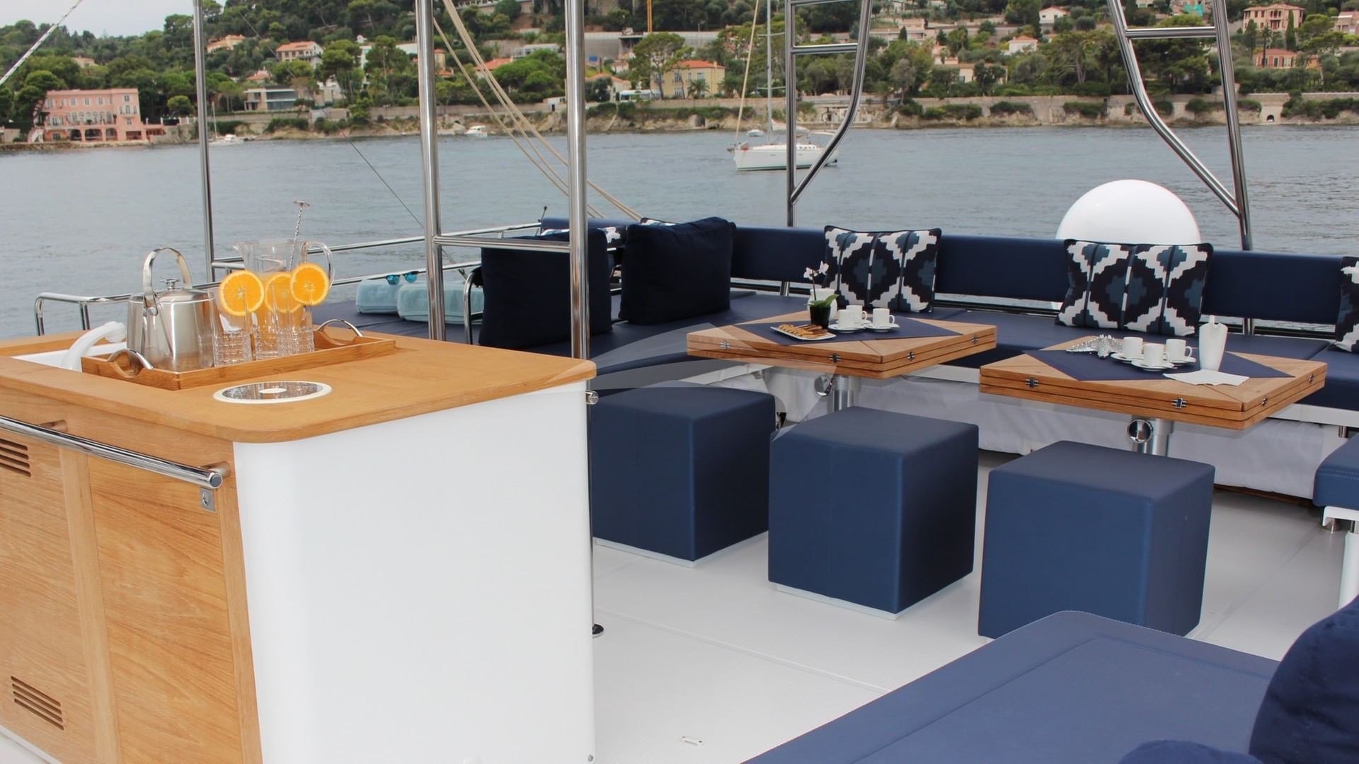 Upper Flybridge Lounge