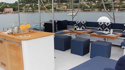 Upper Flybridge Lounge