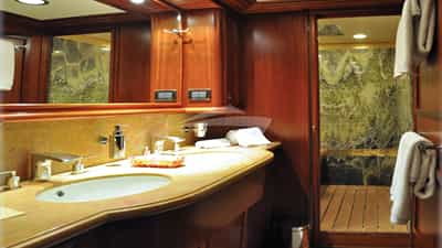 Aft VIP bathroom