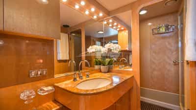 Startboard aft bathroom