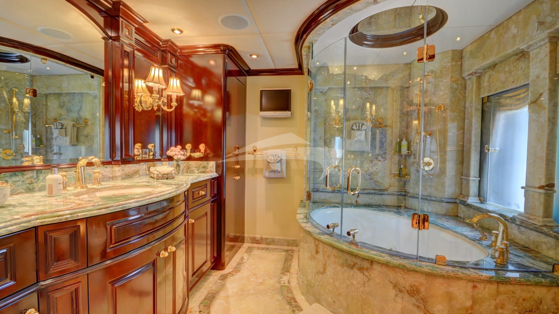 Master Bath, Jacuzzi