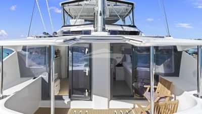 Forward lounging cockpit