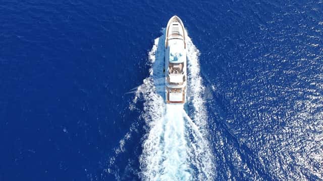 LE VERSEAU yacht charter photo 2