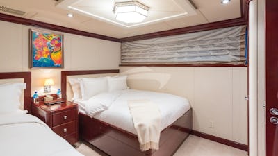 Guest Stateroom: 1 single, 1 double, 1 pullman