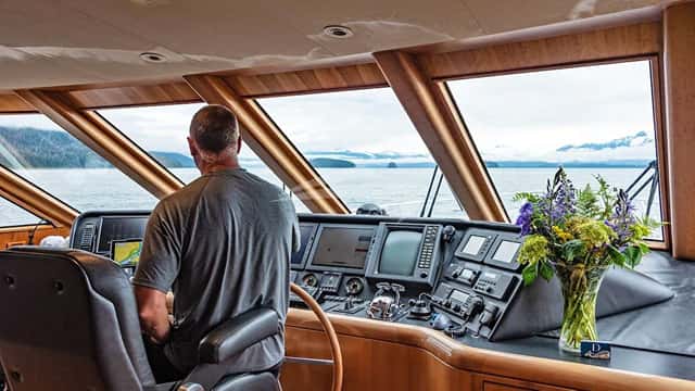 DAUNTLESS yacht charter photo 3