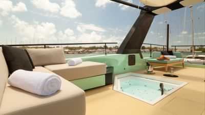 Deck Jacuzzi