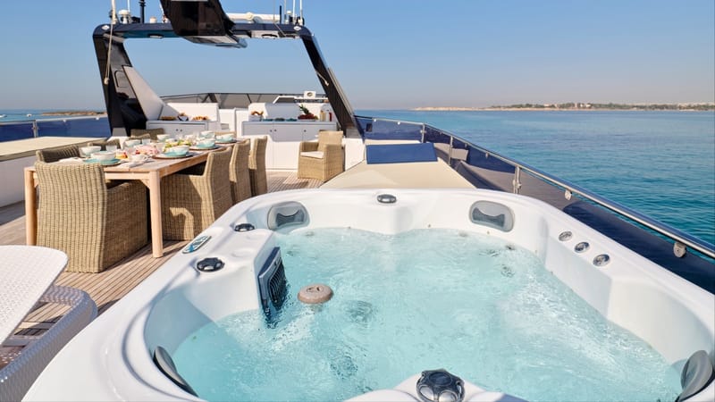 Deck Jacuzzi