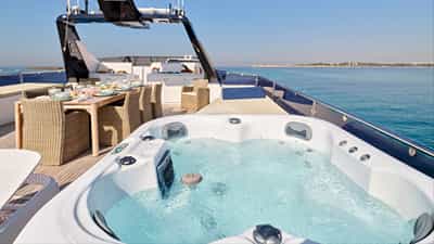 Deck Jacuzzi