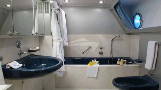 AVA yacht charter photo 4