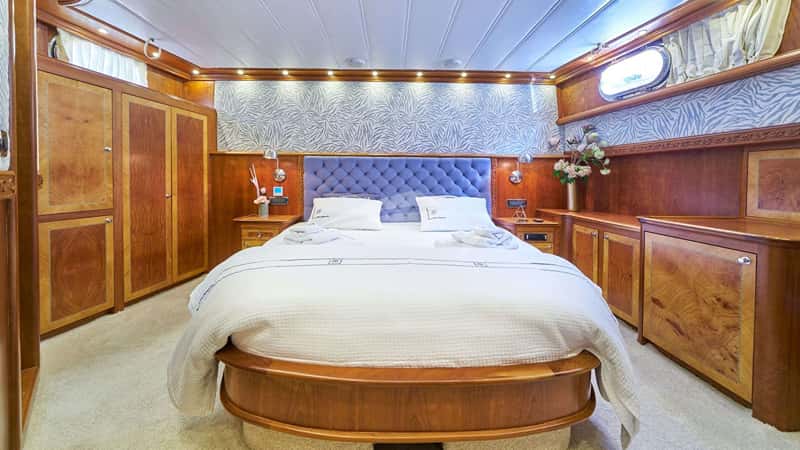 LOTUS 27m motor yacht charter, photo 8