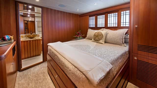 SHE'S A PEACH yacht charter photo 4