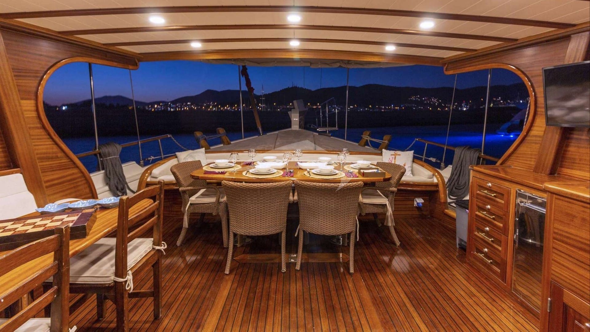 Deck Dining