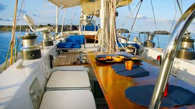 Cockpit & deck