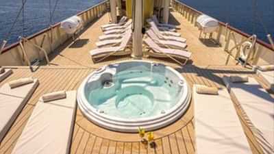Deck Jacuzzi