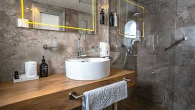 Twin/Double Cabin Bathroom