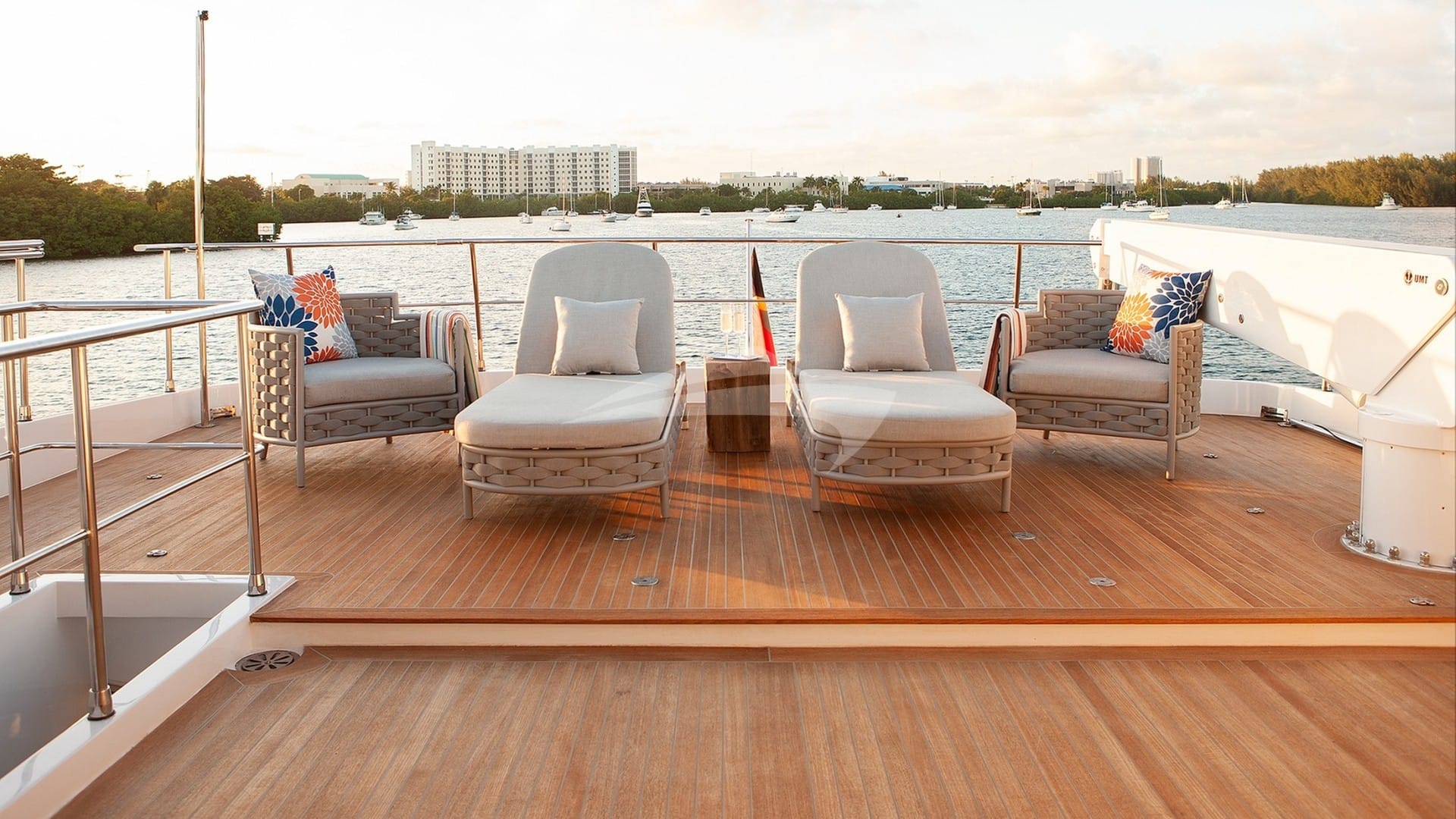 Flybridge Sun Loungers