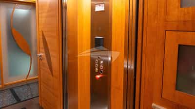 Full Service Elevator